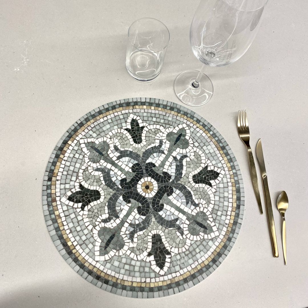 Round Mosaic vinyl placemat Amanda