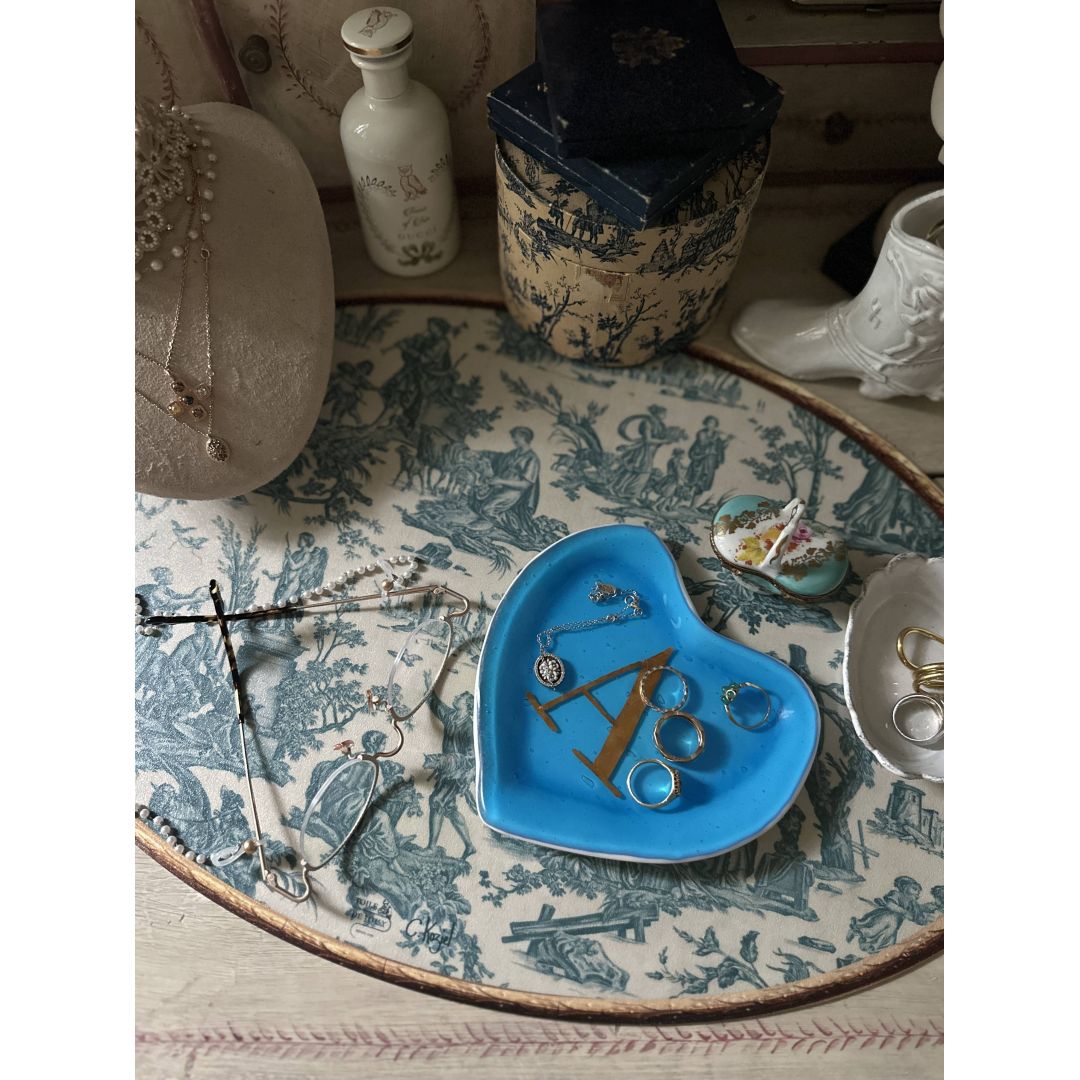 Toile de Jouy pattern round vinyl placemat - Blue